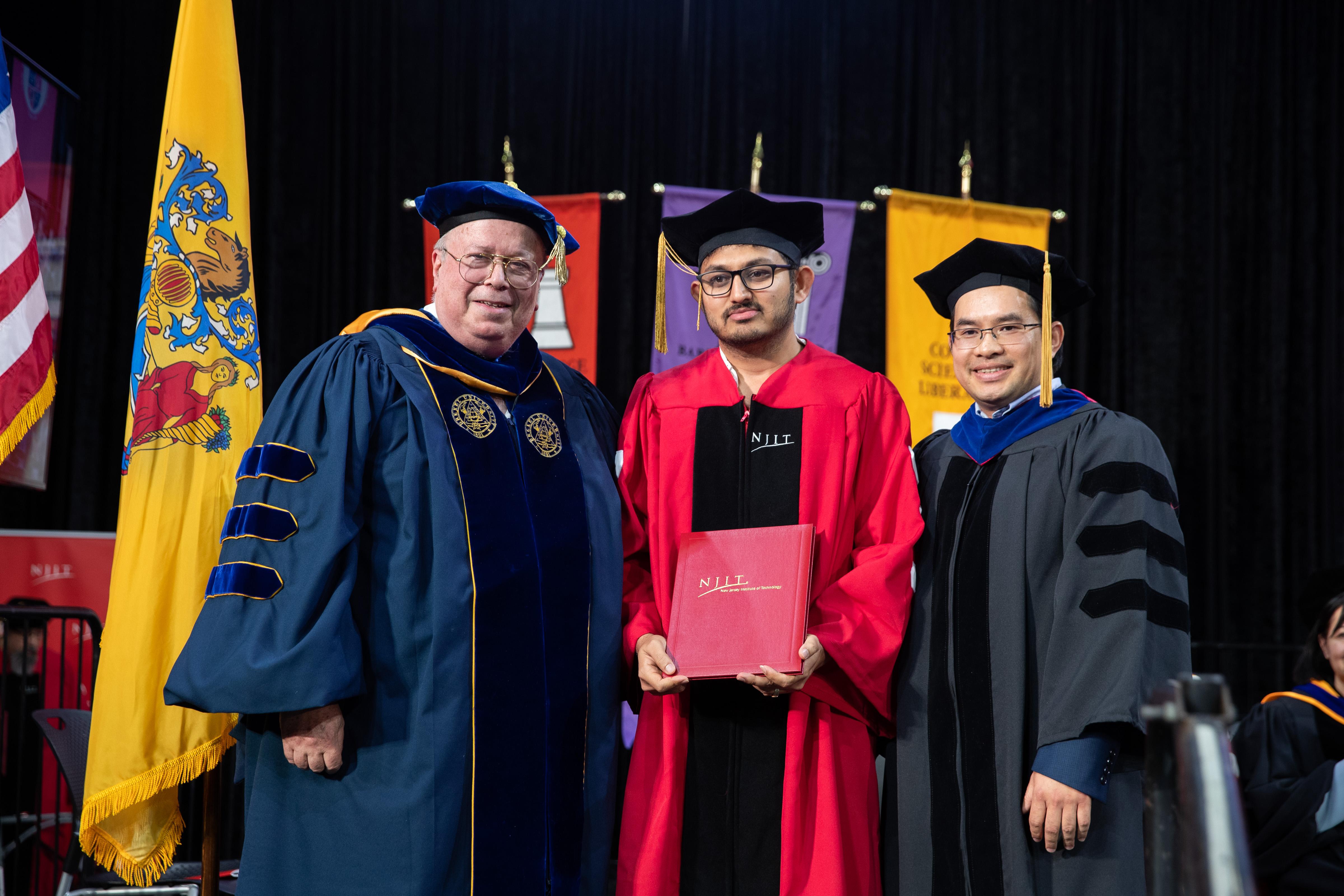 2023 Hashimoto Prize winner Ravi Teha Velpula (center)